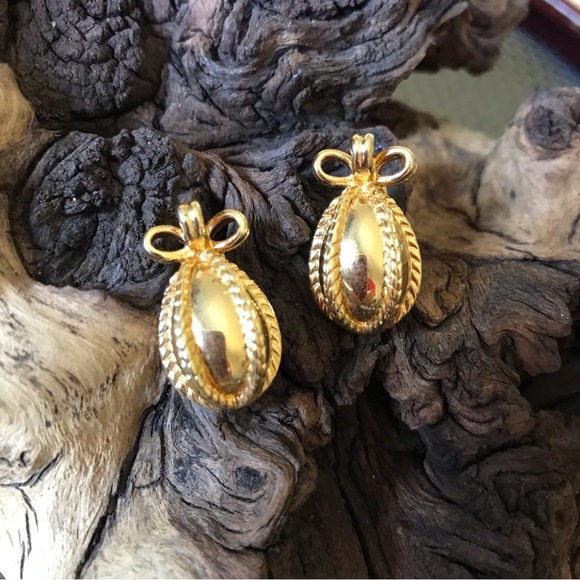 Joan Rivers Vintage Faberge Egg Gold Tone Bow Rope Classic Post Earrings SIGNED - Picture 4 of 10
